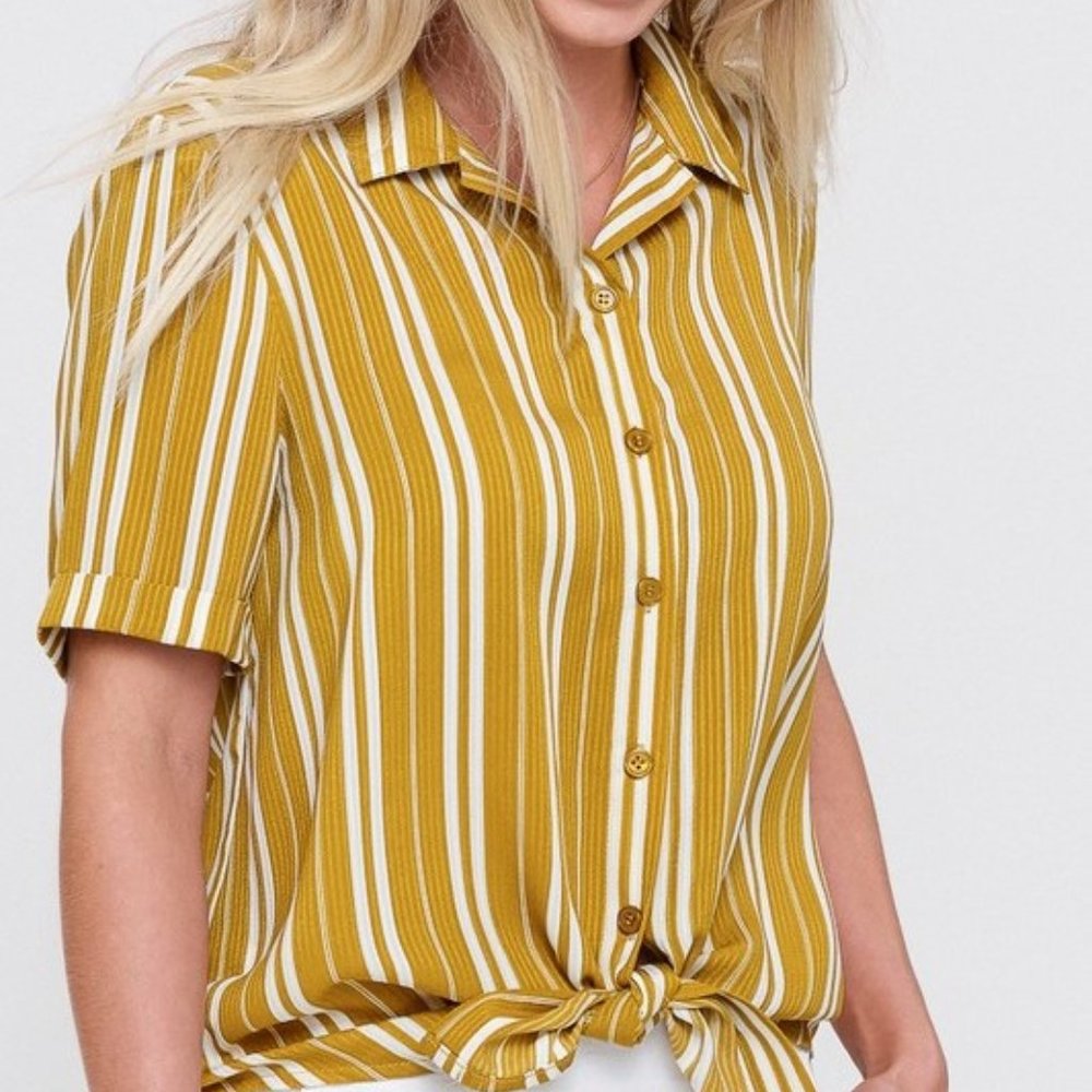 Short sleeve button-down